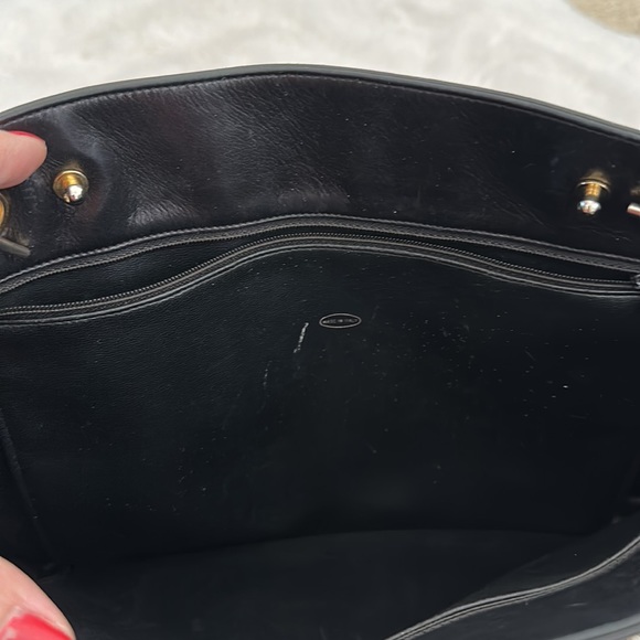 AUTHENTIC CHANEL BLACK VINTAGE BAG WITH BOX - Picture 10 of 17